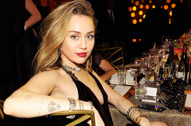 Miley nagrywa w studiu nowy projekt! – YoungStars.pl